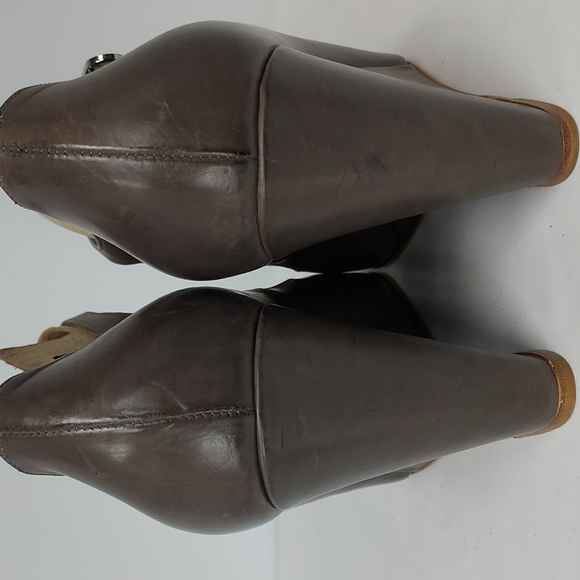 Chanel Gray T-Strap Wedge Heels with CC Logo Rhinestone Accents. Size 39 - Picture 5 of 14